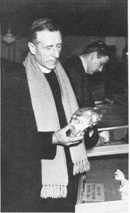 Chardinholdskull-183x300